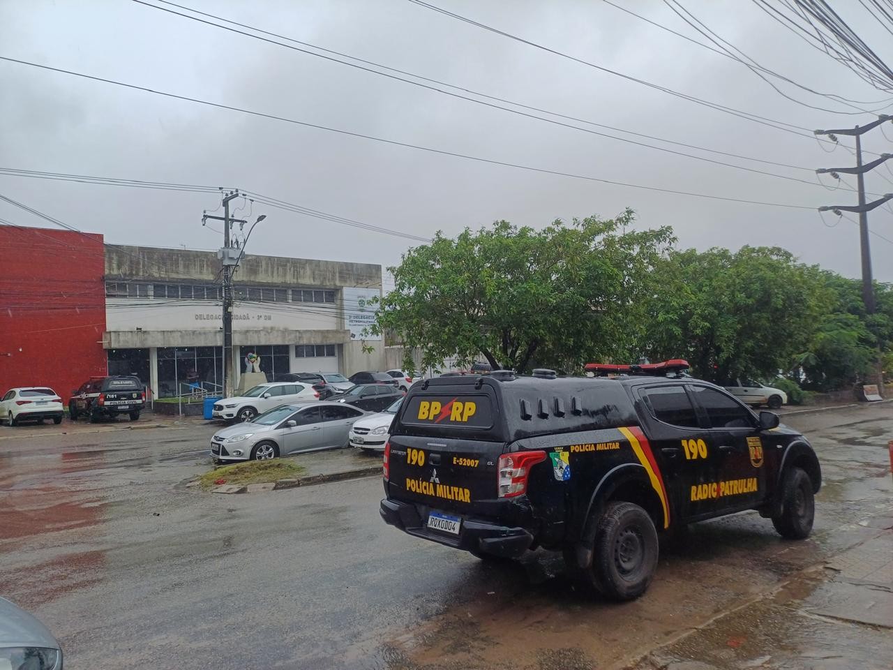 Trio é preso após furtar joalheria de shopping da Zona Sul da capital