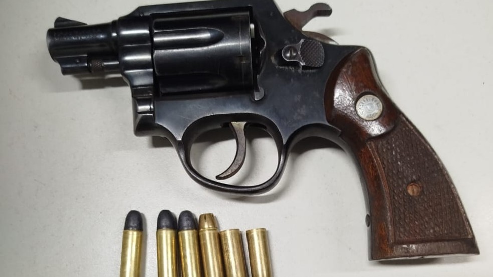 Polícia apreende adolescente de 13 anos suspeito de matar idoso a tiros em Sobral. — Foto: Polícia Militar/ Divulgação