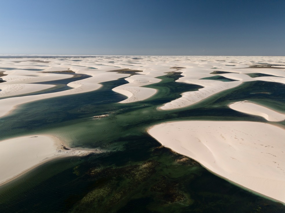 Vista &aacute;rea dos Len&ccedil;&oacute;is Maranhenses pelo fot&oacute;grafo Adriano Kirihara &mdash; Foto: Adriano Kirihara/Arquivo pessoal