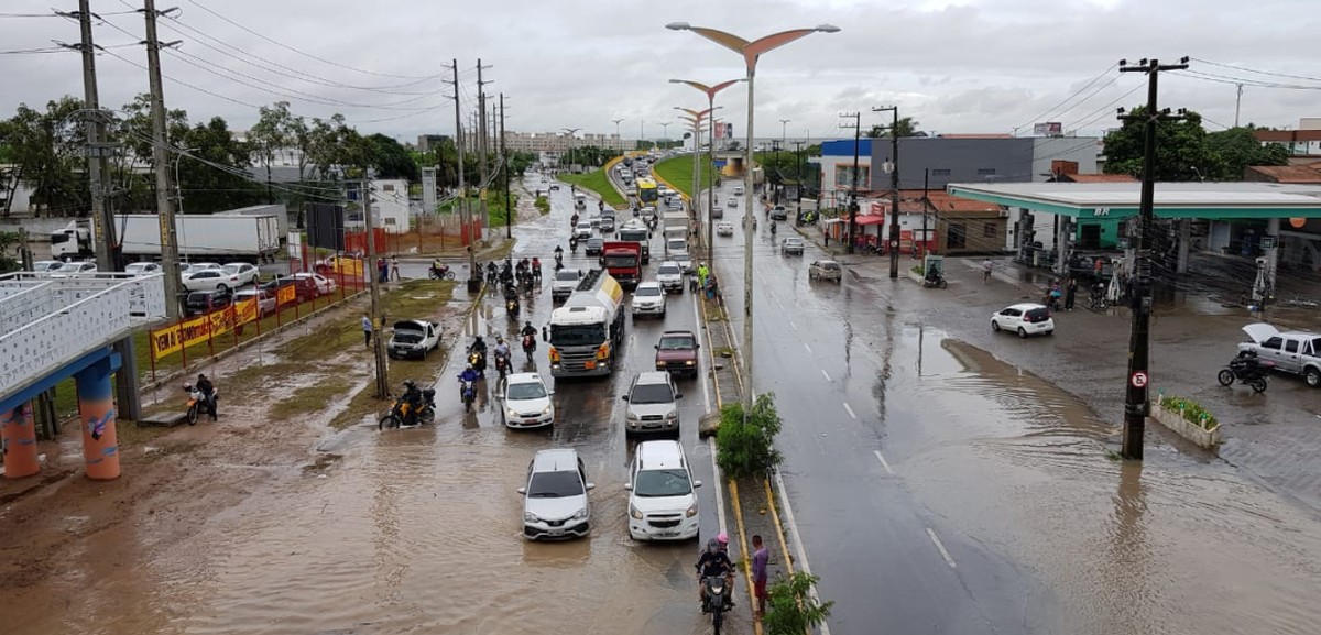 Chuva Alaga Ruas Transborda Rios E Moradores Deixam Casas Com Risco De Inundação No Ceará 