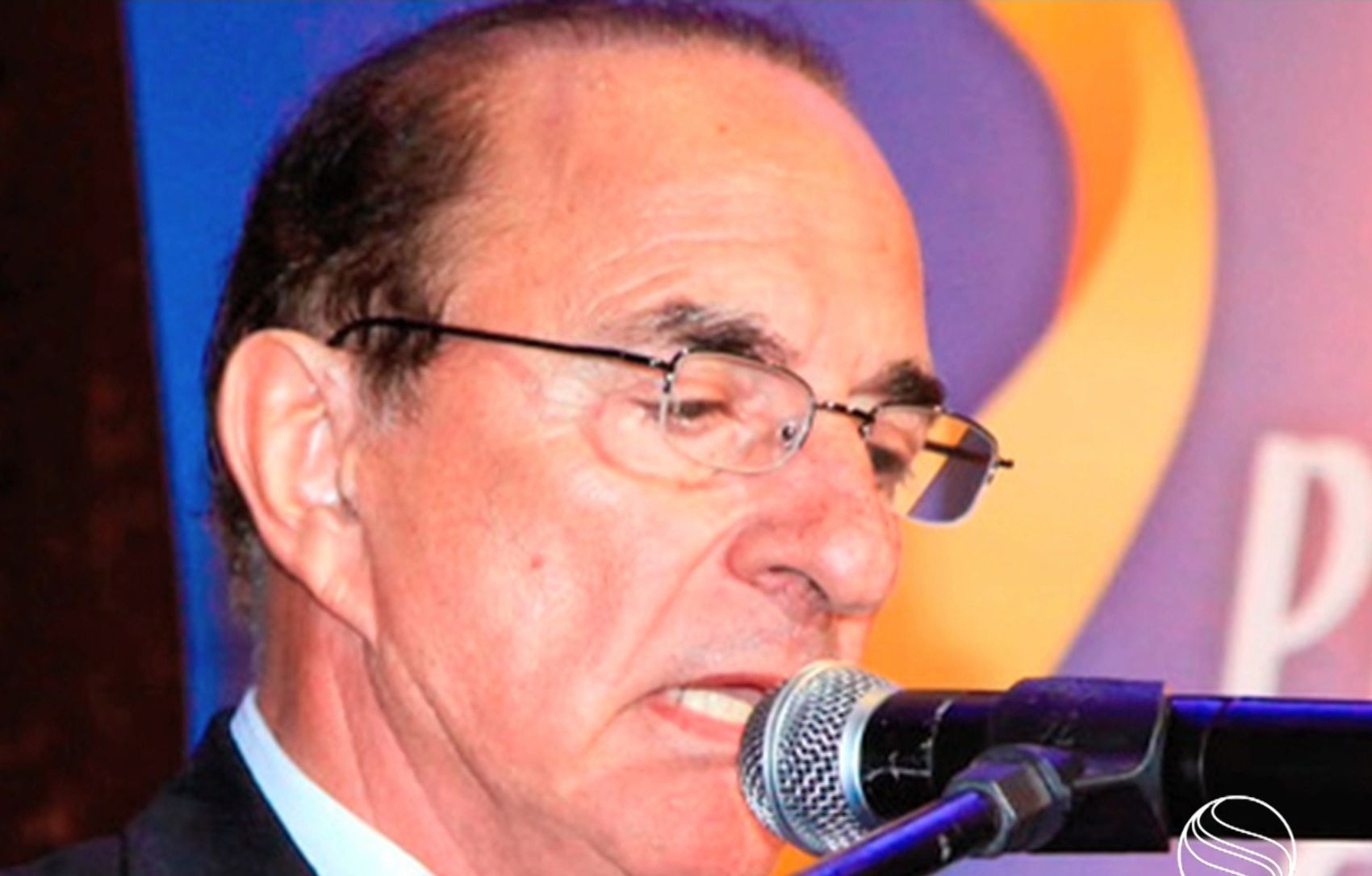 Familiares e amigos se despedem do empresário Wanderley Teixeira em Aracaju