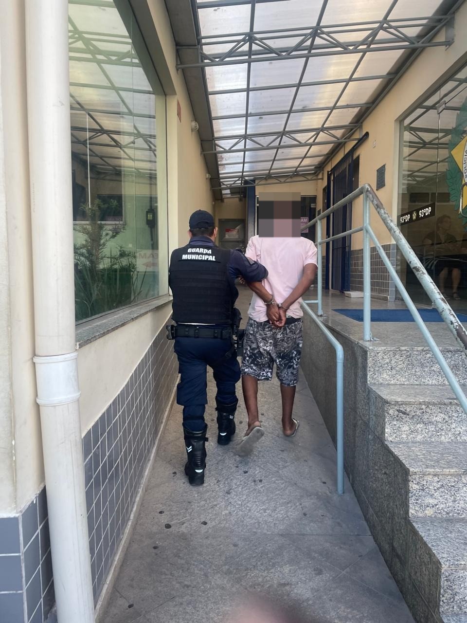 Homem em situação de rua é preso por agredir companheira em Volta Redonda 