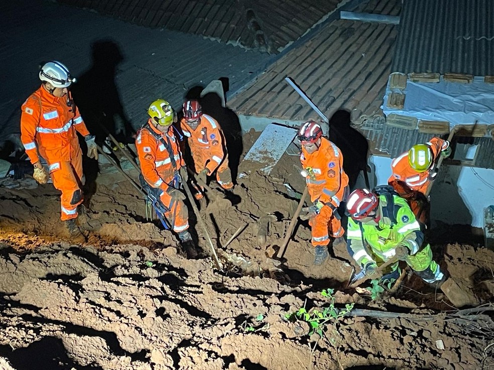 Área onde família morreu em deslizamento já era de risco em MG | G1