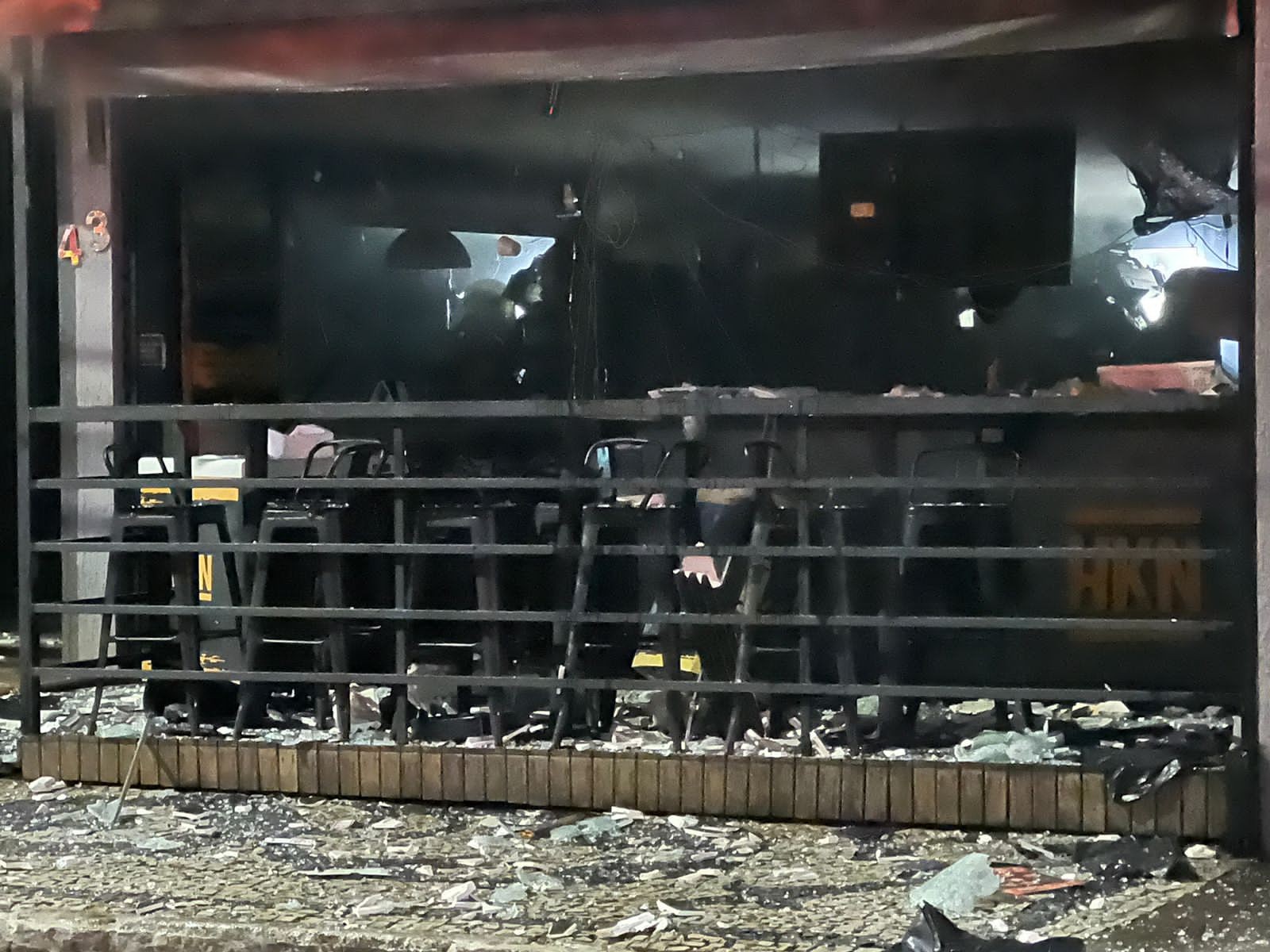 Explosão em restaurante deixa funcionárias feridas em MG; VÍDEO