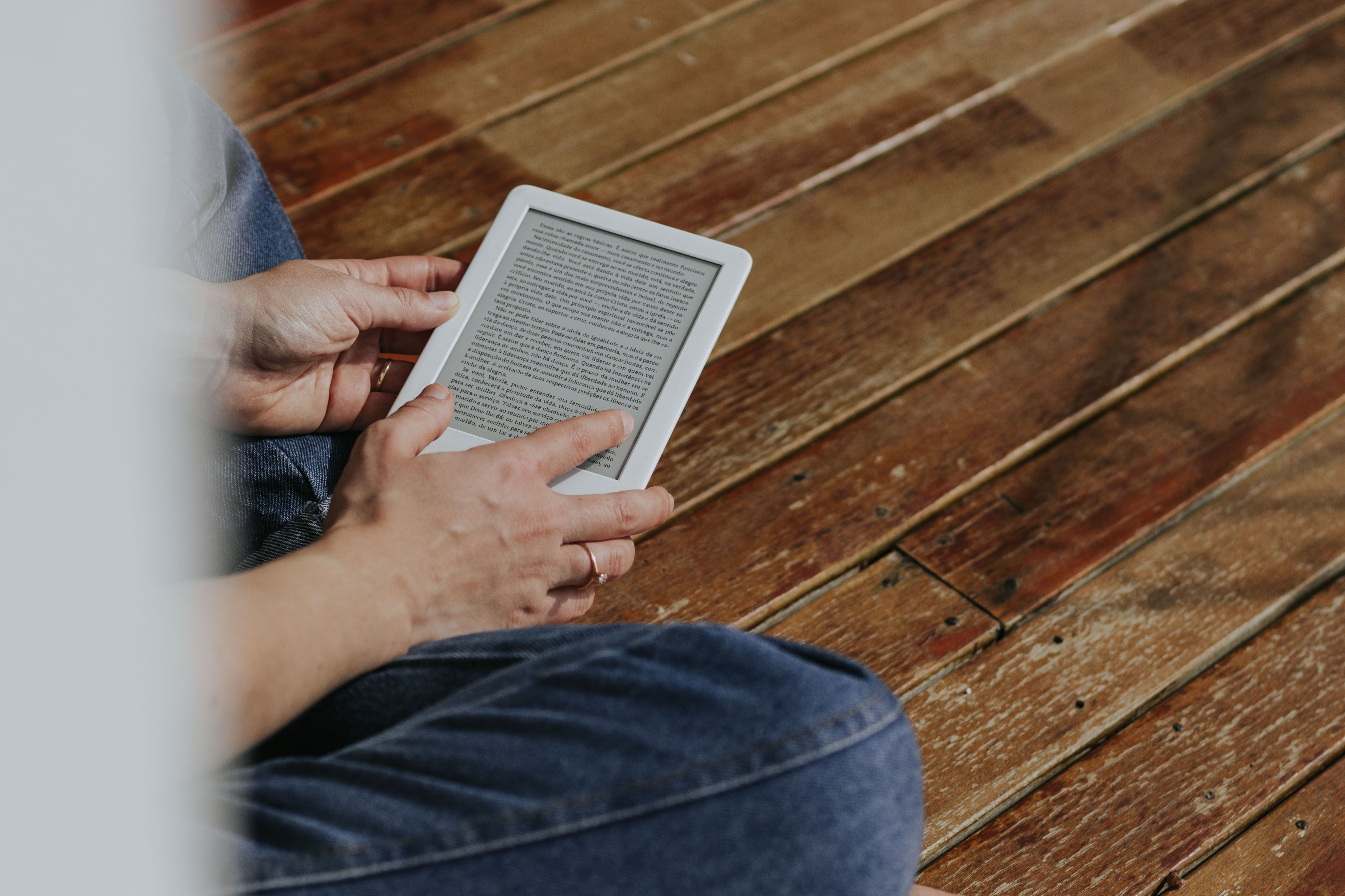 Livro digital ou impresso: o que é melhor para o planeta?