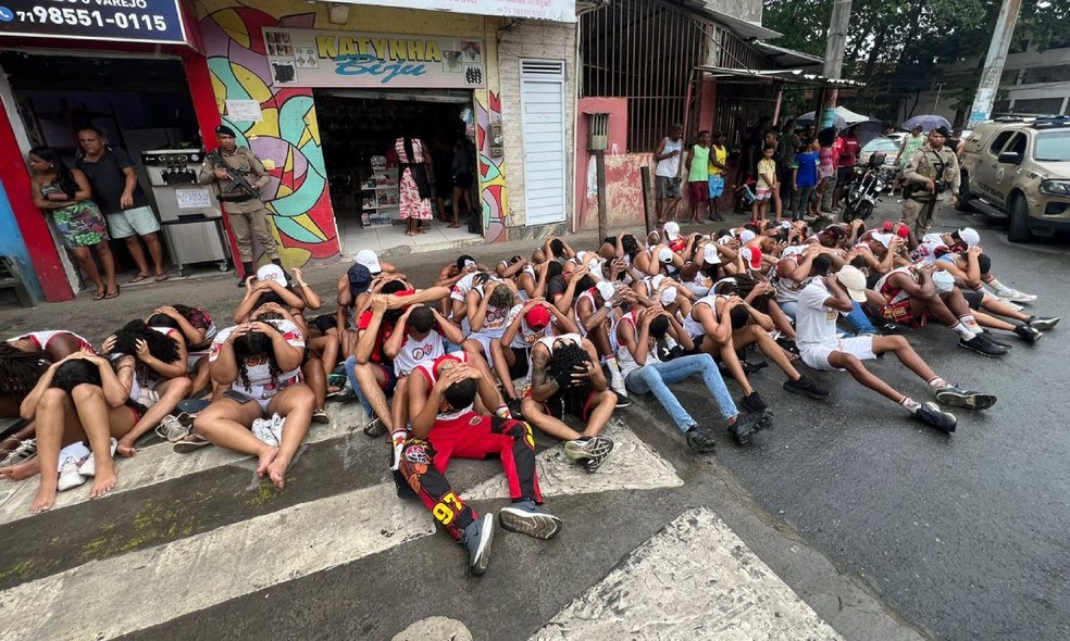 Torcedores foram detidos em Salvador — Foto: Divulgação