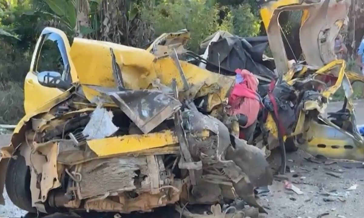Quatro pessoas morrem após colisão entre micro-ônibus e carro na Bahia; três vítimas eram da mesma família