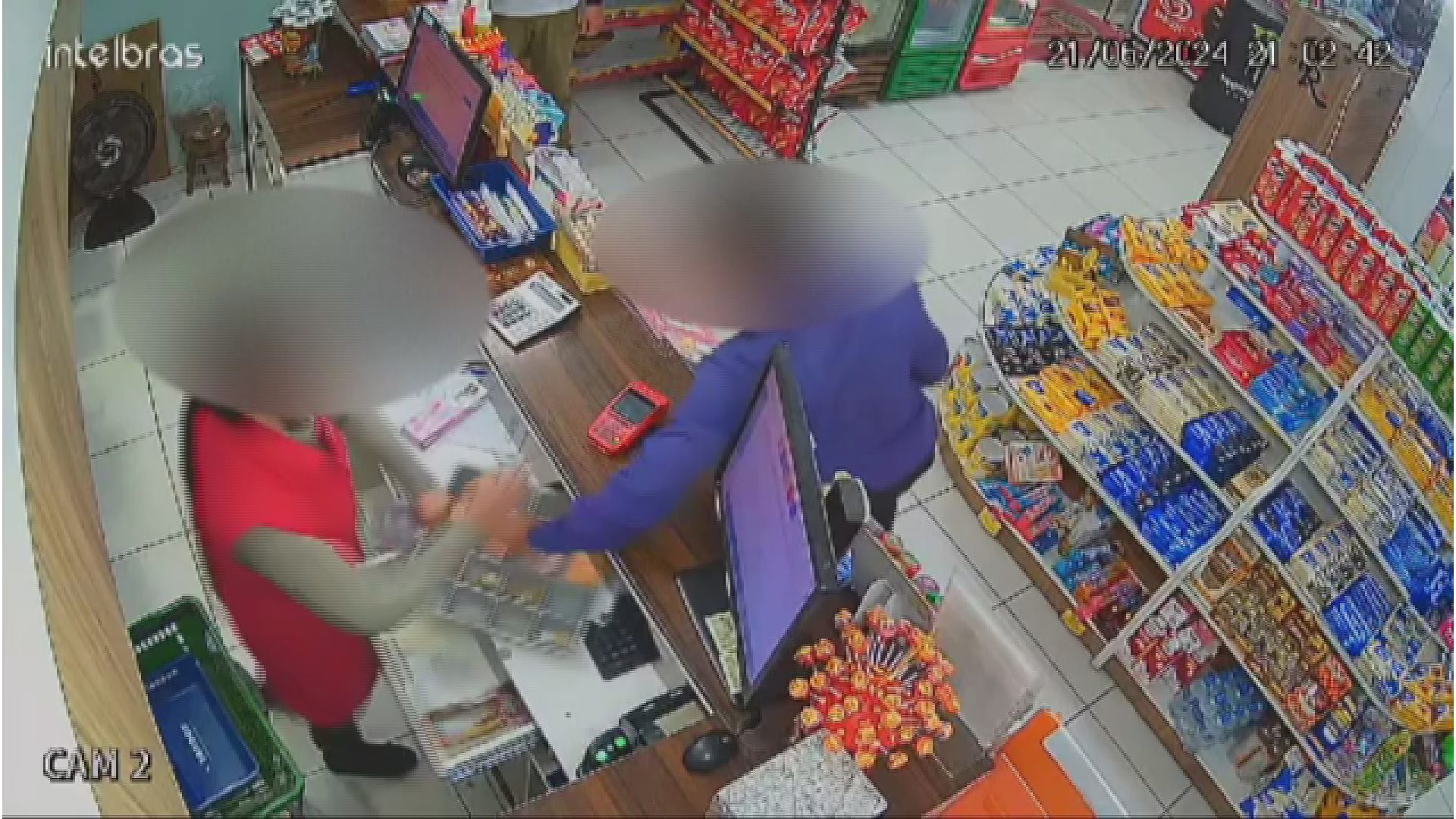 Polícia identifica suspeito de roubar farmácias após ele colocar CPF na nota antes de assalto, em Colombo