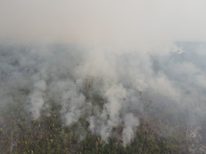 Fumaça de queimada impede avião de pousar em Porto Velho