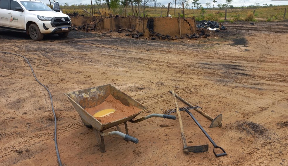 Carvoaria ilegal construída em área de preservação é desmontada no Sul do Piauí — Foto: Divulgação/Semarh