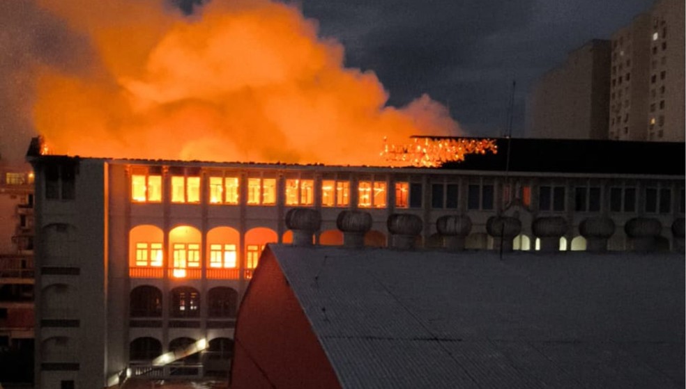Incêndio atinge colégio no Centro de Santa Maria — Foto: Nalini Castilhos/Arquivo pessoal