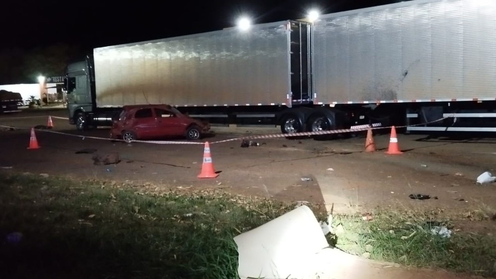 Acidente ocorreu por volta das 20h20 da noite  &mdash; Foto: Pol&iacute;cia Militar Rodovi&aacute;ria/Divulga&ccedil;&atilde;o