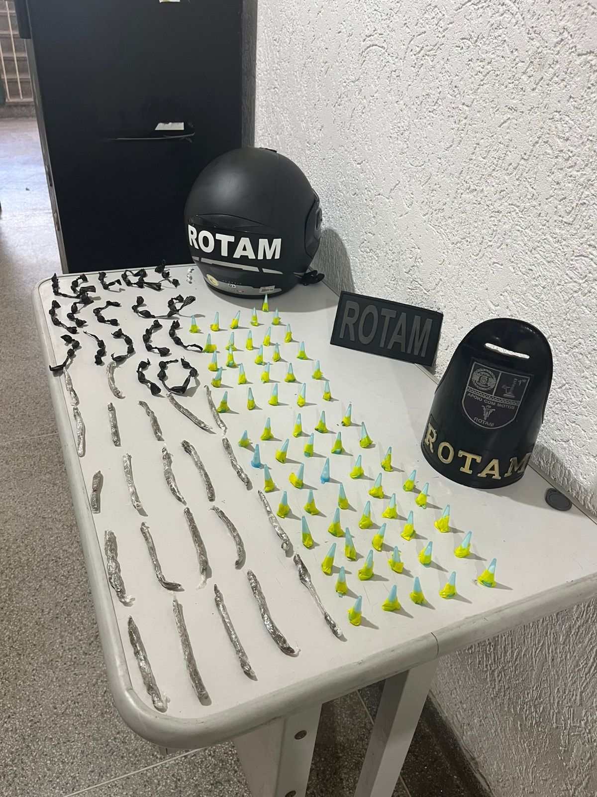 Guarda Municipal encontra drogas dentro de bueiro em São Vicente, SP 