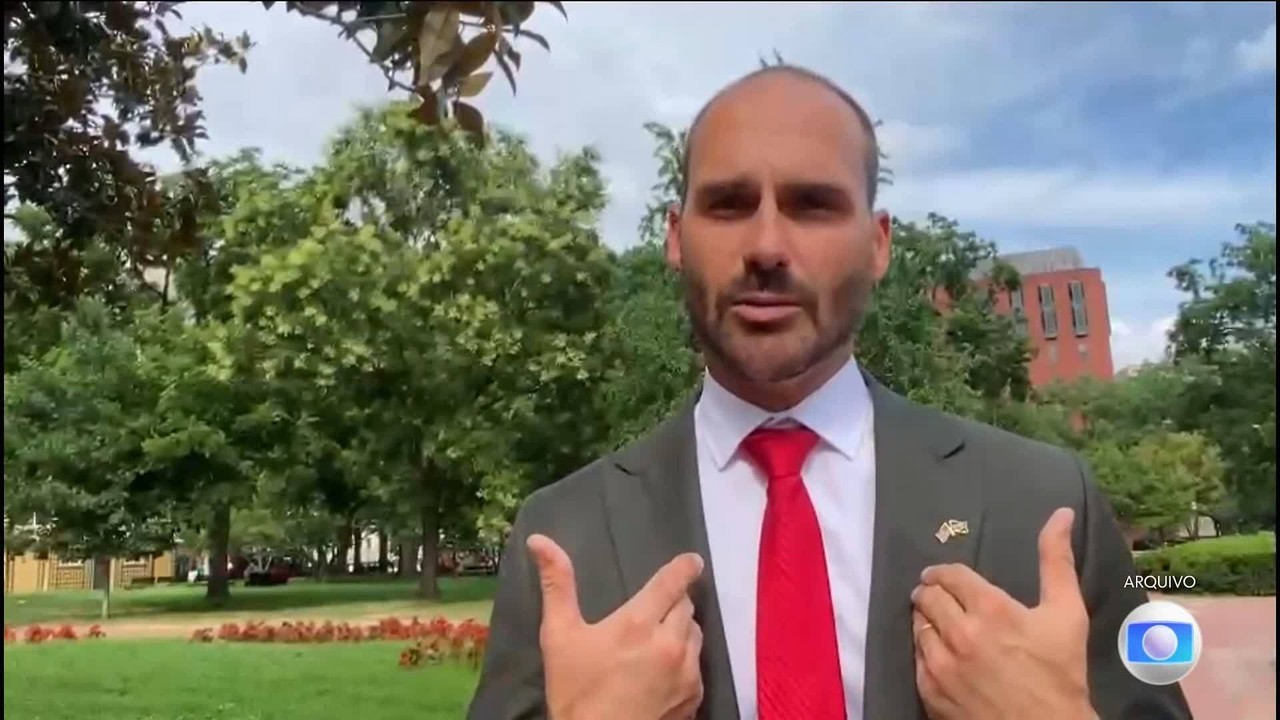 Aliado de Eduardo Bolsonaro nos EUA contraria pressão do PL e defende tarifaço de Trump: 'o Brasil merece'