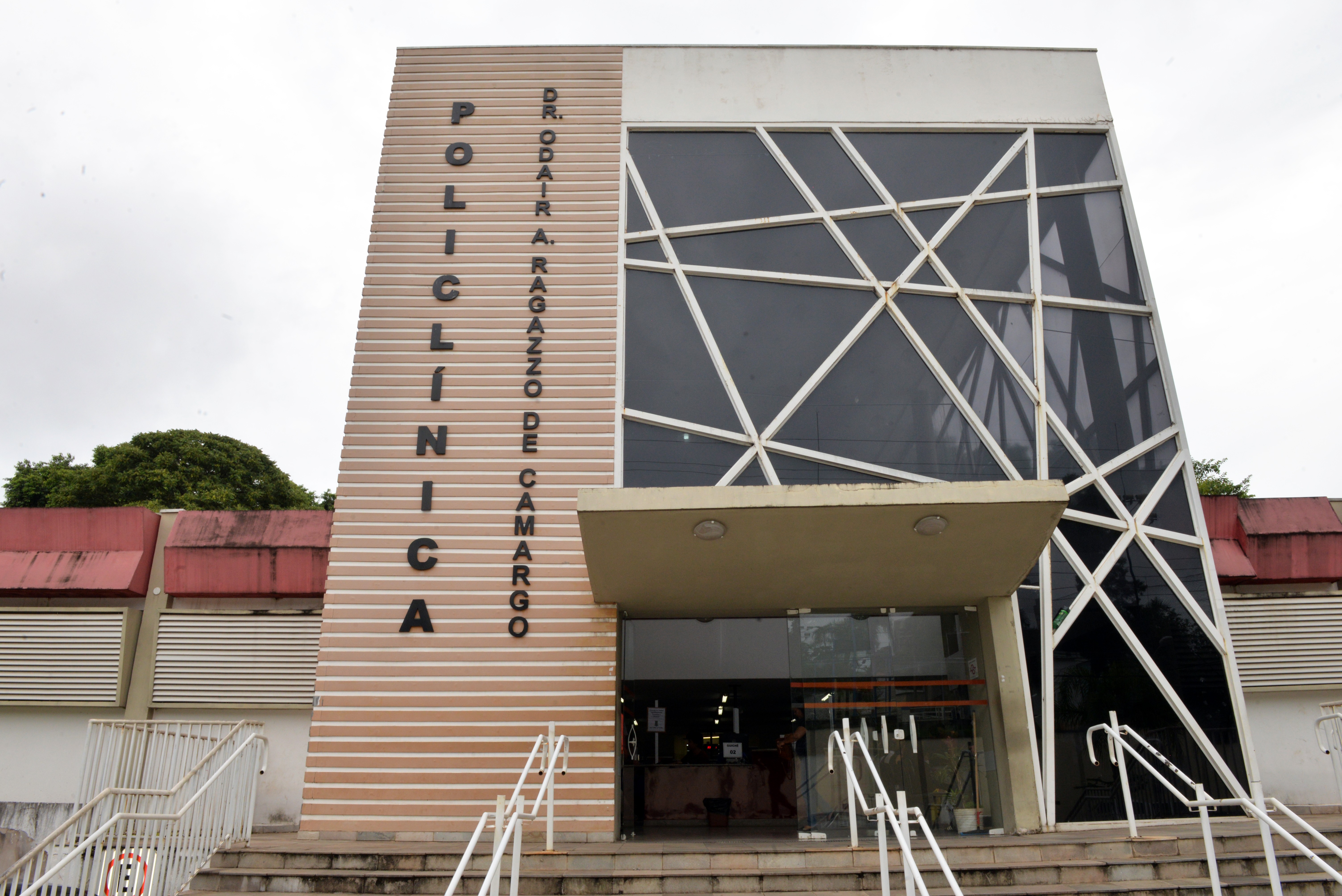 Policlínica de Limeira cancela 26 procedimentos médicos devido à falta de água após obra em tubulação