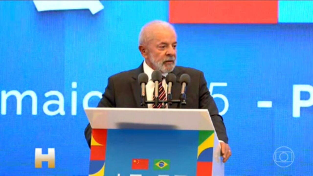 Comitiva de Lula na China assina acordo para parceria em combustível sustentável de aviões