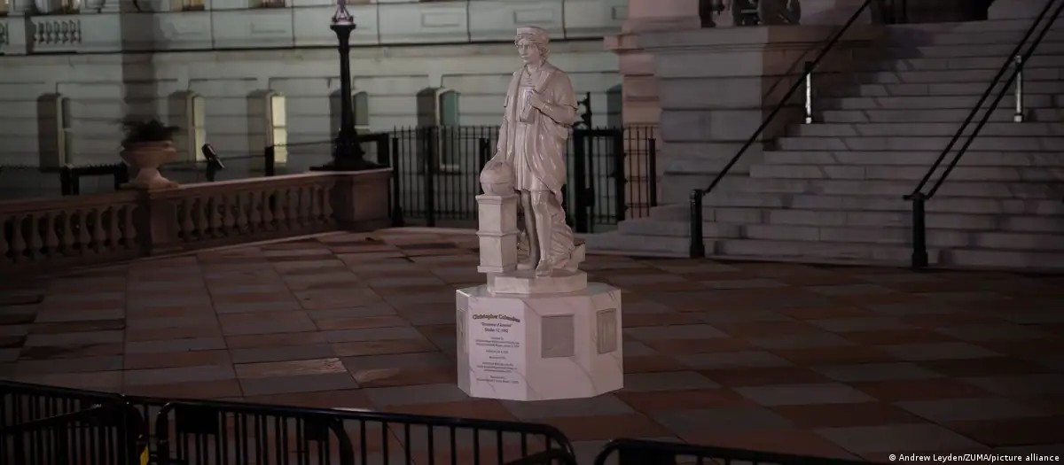 Donald Trump coloca estátua de Cristóvão Colombo na Casa Branca