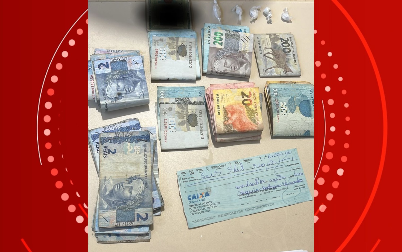 Idoso é preso após ser flagrado com quase R$ 10 mil, drogas, cheque e televisão furtada no interior da Bahia