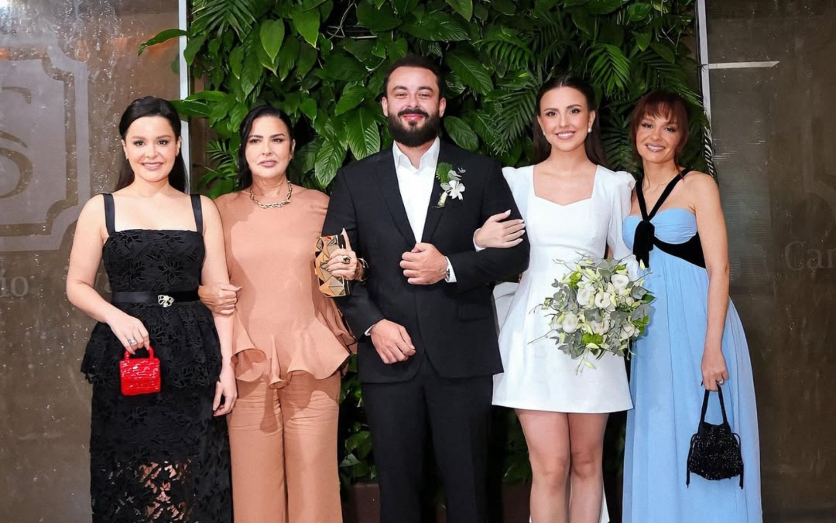 Maiara e Maraísa participam do casamento do irmão com médica, em Goiânia; veja fotos