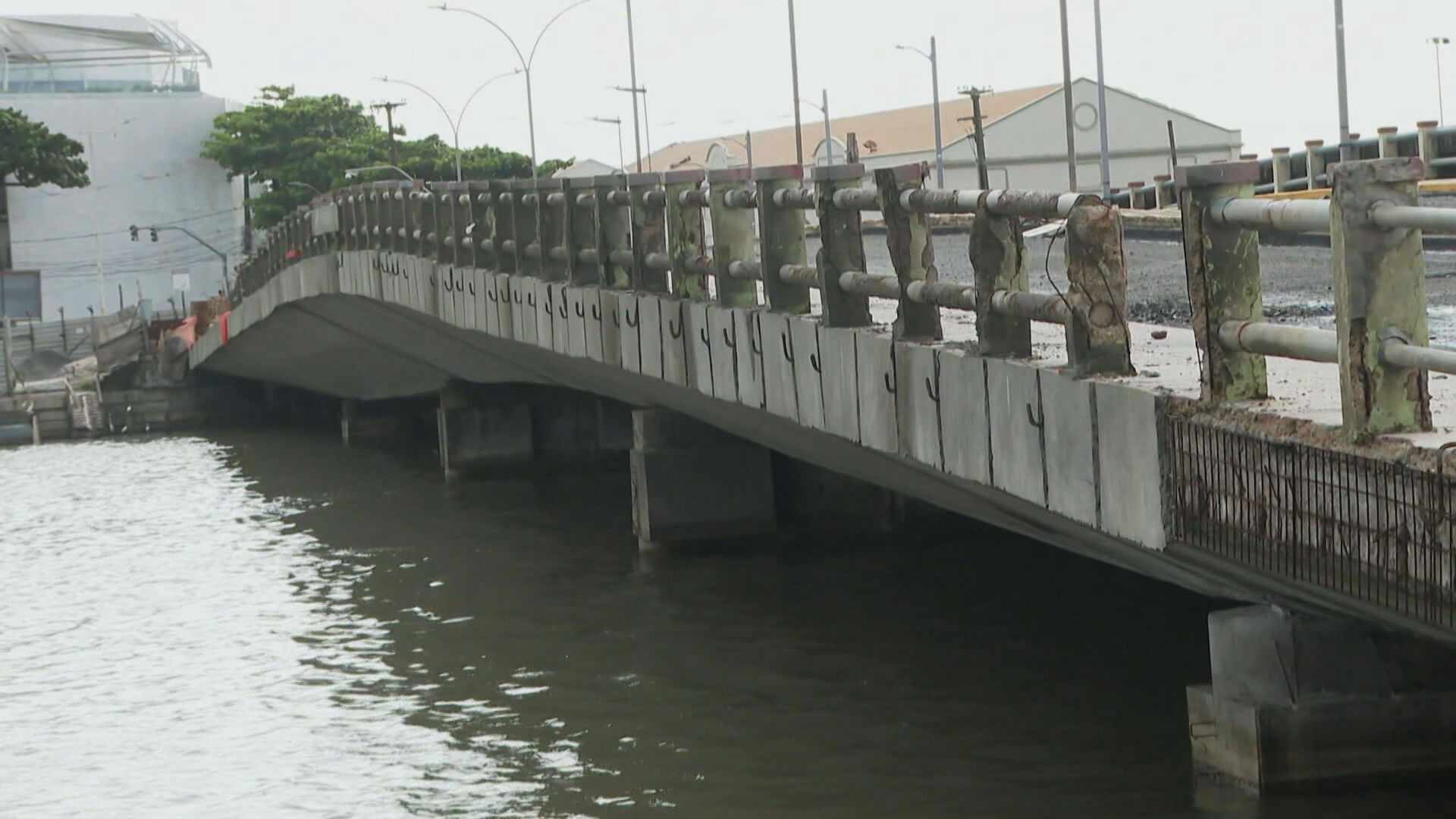 Obras públicas no Recife enfrentam atrasos e têm aditivos com impacto milionário aos cofres da prefeitura