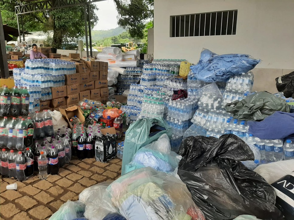 Doações para as vítimas das chuvas em Mimoso do Sul, no Espírito Santo — Foto: Ana Elisa Bassi