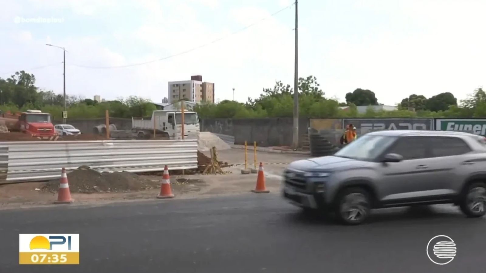 Em destaque: Obra interdita rua e provoca lentidão no trânsito da Avenida Cajuína, em Teresina