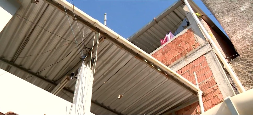 Mulher é jogada no terraço da vizinha durante discussão com o marido em Colatina, ES