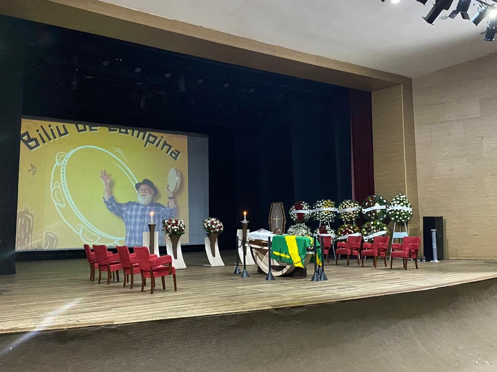 Velório de Biliu de Campina acontece no Teatro Municipal Severino Cabral — Foto: Artur Lira/TV Paraíba