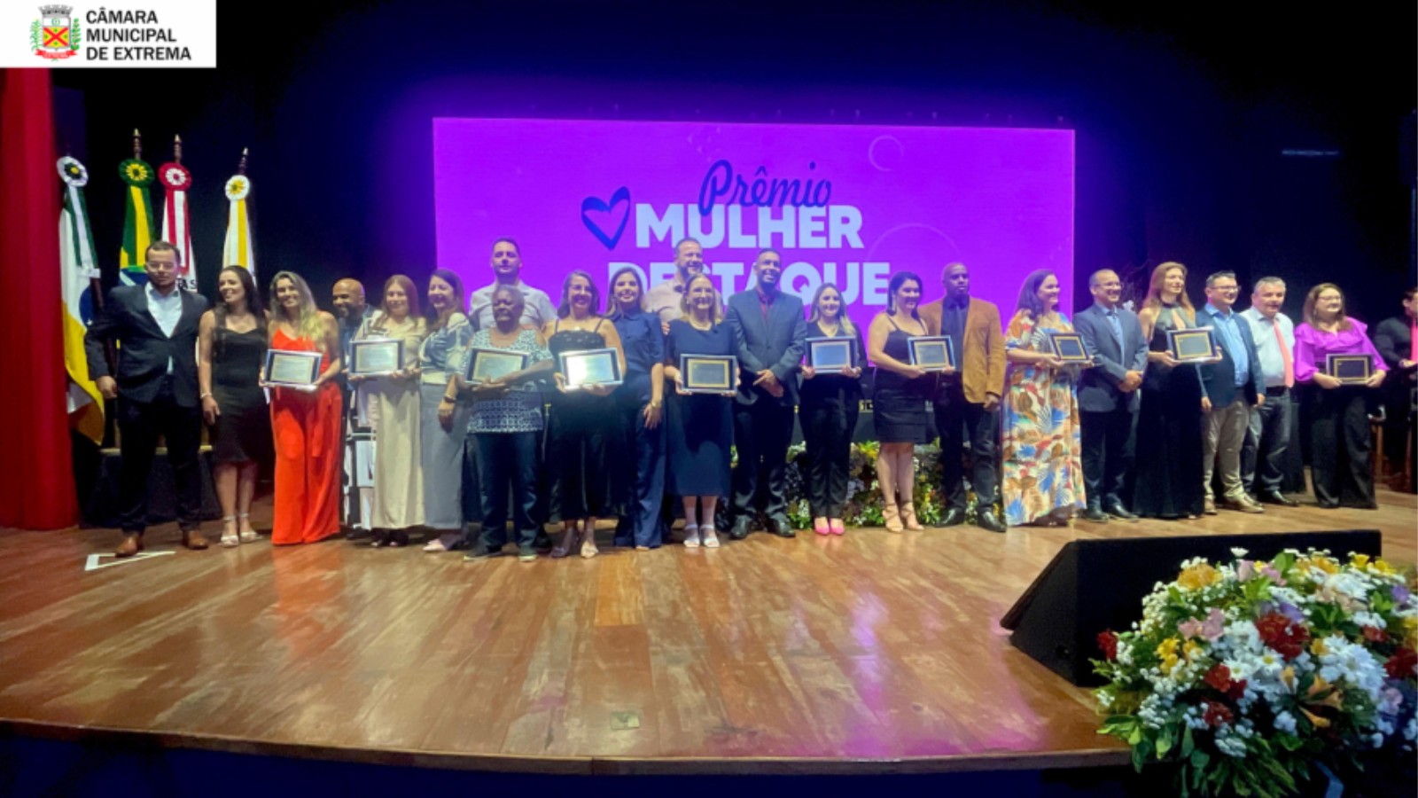 Câmara Municipal de Extrema homenageia 11 mulheres destaques na cidade