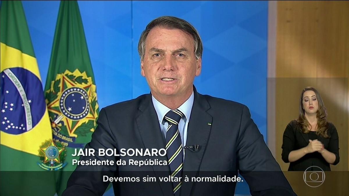 Bolsonaro diz participar pouco da educação da filha: 90% é com a mãe