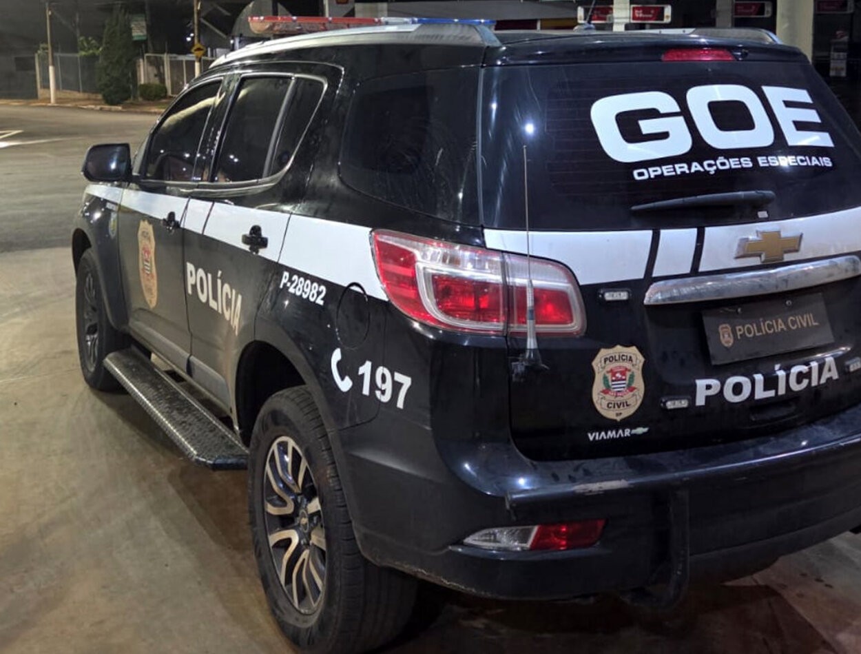 Mulher é presa após corpo do ex ser encontrado carbonizado em casa no interior de SP