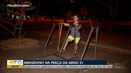 Moradores reclamam de equipamentos danificados e escuridão na Praça da Arno 31