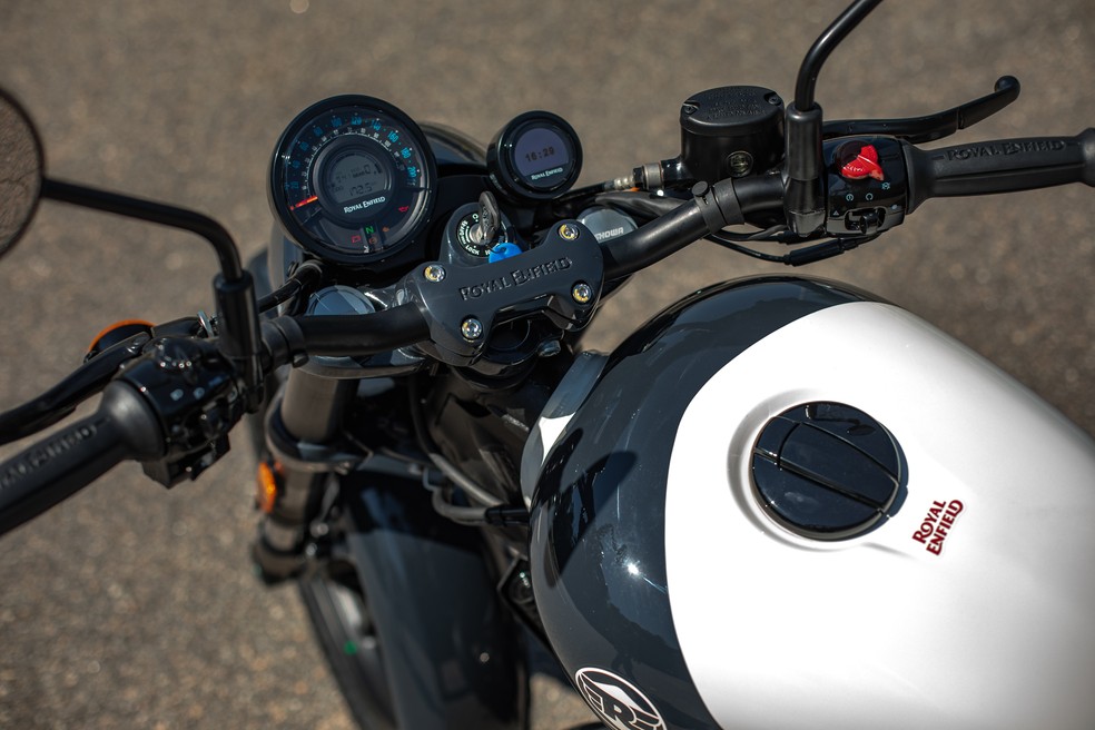 Painel da Shotgun é o mesmo da Super Meteor — Foto: Divulgação | Royal Enfield