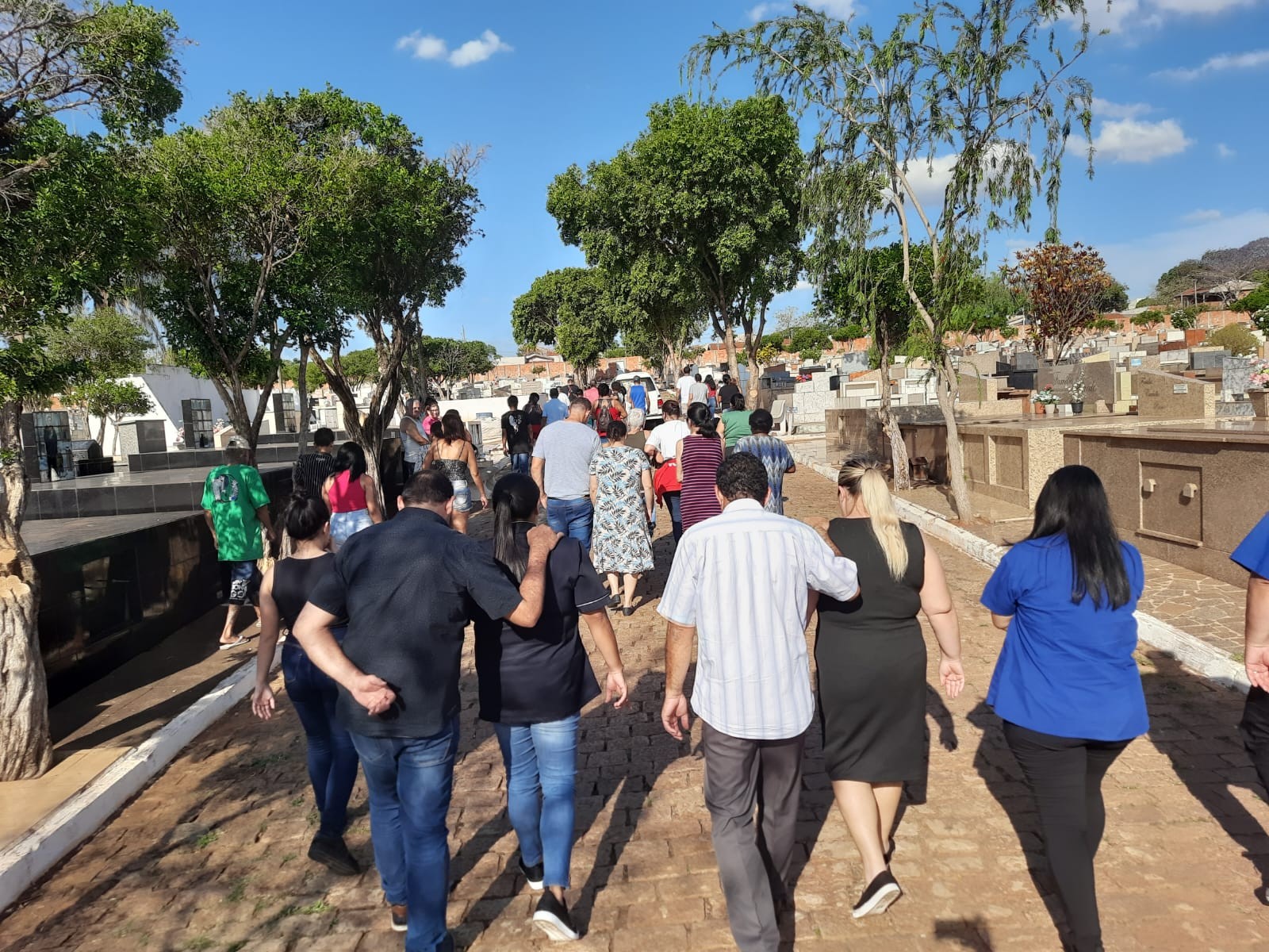 Rua onde mãe e filho morreram atingidos por muro durante temporal era caminho da escola do garoto: 'Conhecia bem esse trajeto'