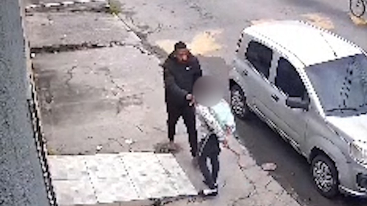 VÍDEO: Menina suplica a ladrão para não ter celular roubado em Caxias