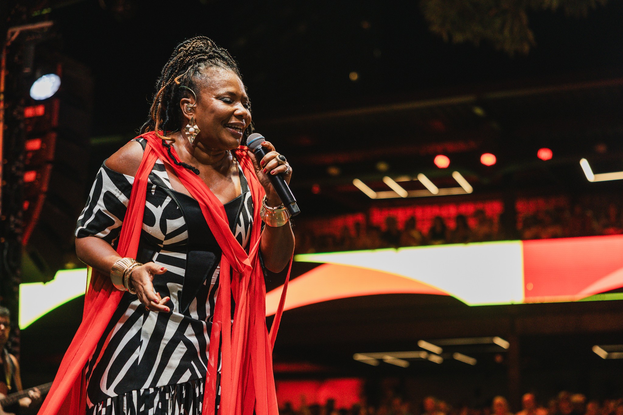 Margareth Menezes festeja no Carnaval de 2026 os 25 anos do álbum afro pop que revitalizou a carreira da artista