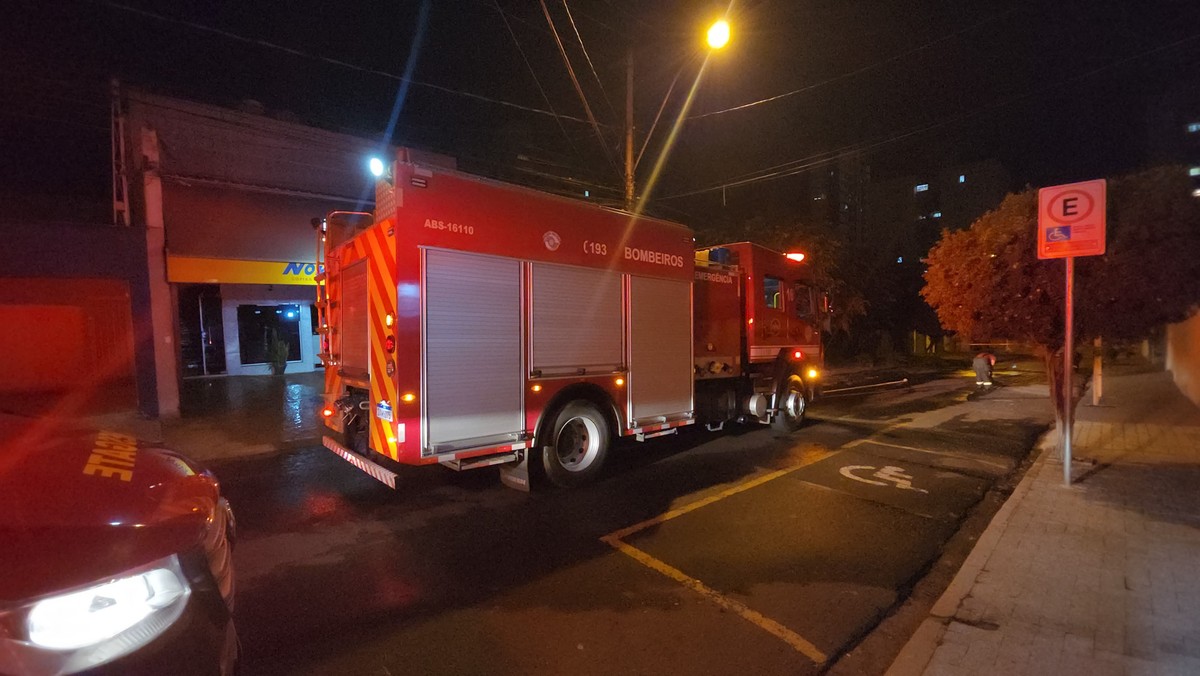 Incêndio atinge gráfica em Piracicaba e mobiliza bombeiros
