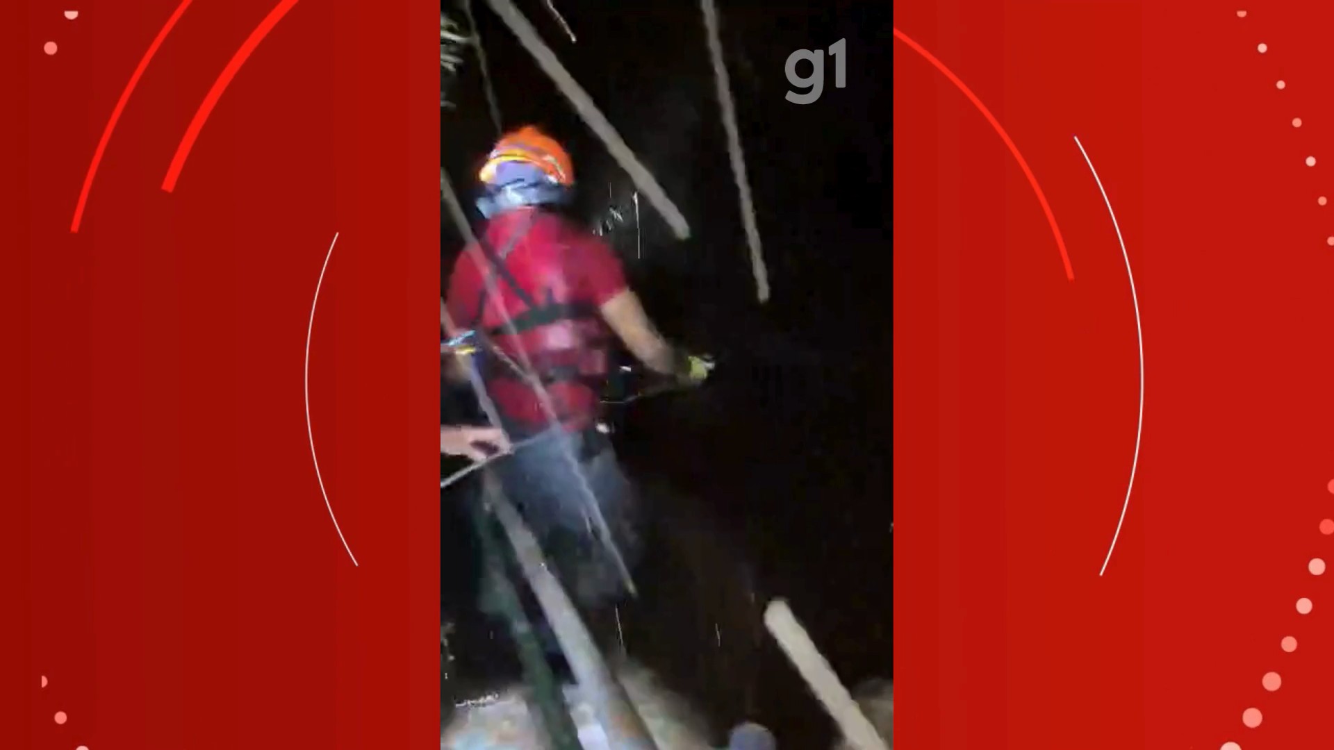 Casal é resgatado após ser arrastado por correnteza em cachoeira, em Ilhabela