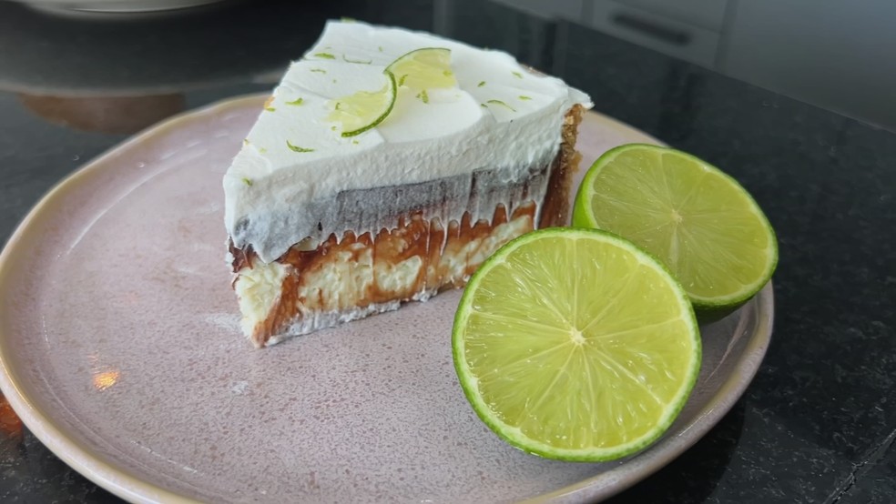 1 de 1
Nosso Campo: aprenda a fazer uma deliciosa torta de limão com chocolate — Foto: TV TEM/Reprodução