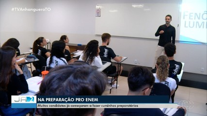 Em preparação para o Enem, candidatos começam a fazer cursinho