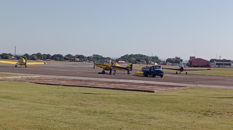 Duas aeronaves do governo federal já estao em Corumbá para ajudar no combate ao fogo — Foto: Itamar Silva/TV Morena