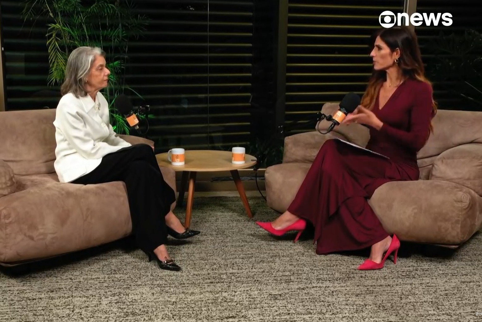 Código de Ética é resposta necessária e relatório será entregue a Fachin 'muito antes' do fim do ano, diz Cármen Lúcia