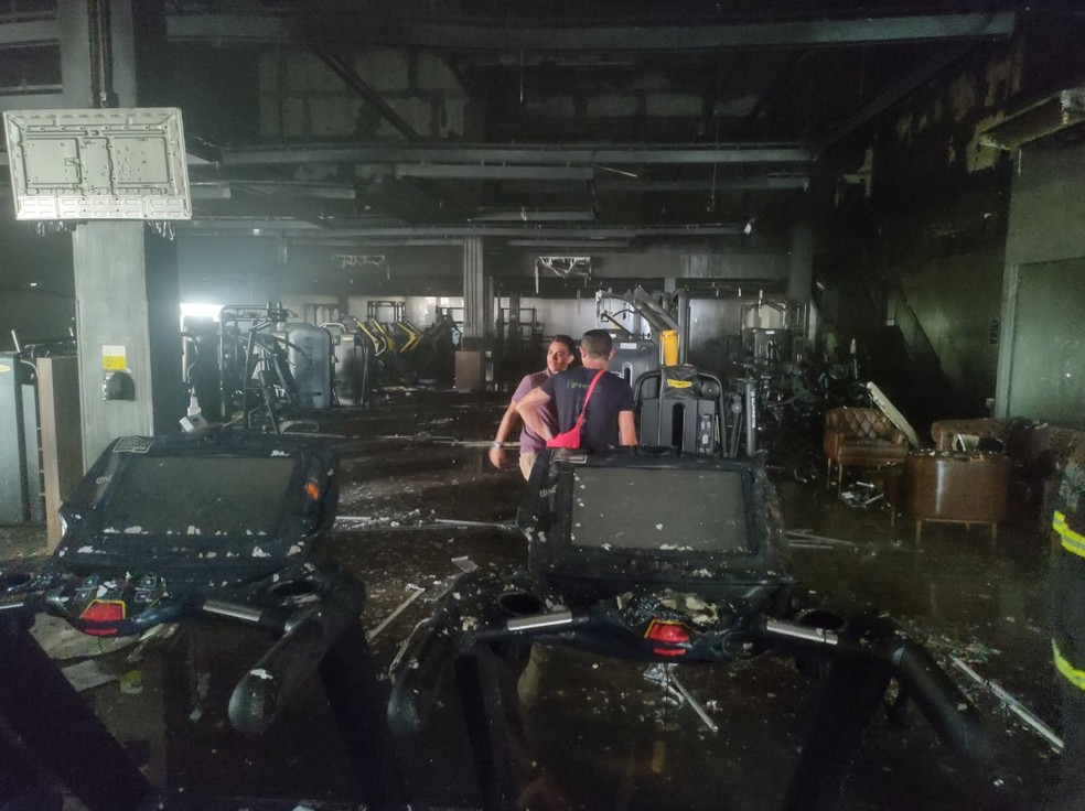Incêndio destrói academia em Fortaleza — Foto: TV Verdes Mares/Reprodução