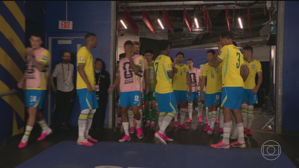 Jogadores contam o que foi conversado no vesti�rio antes do segundo tempo contra o Jap�o � Foto: Jornal Nacional/ Reprodu��o