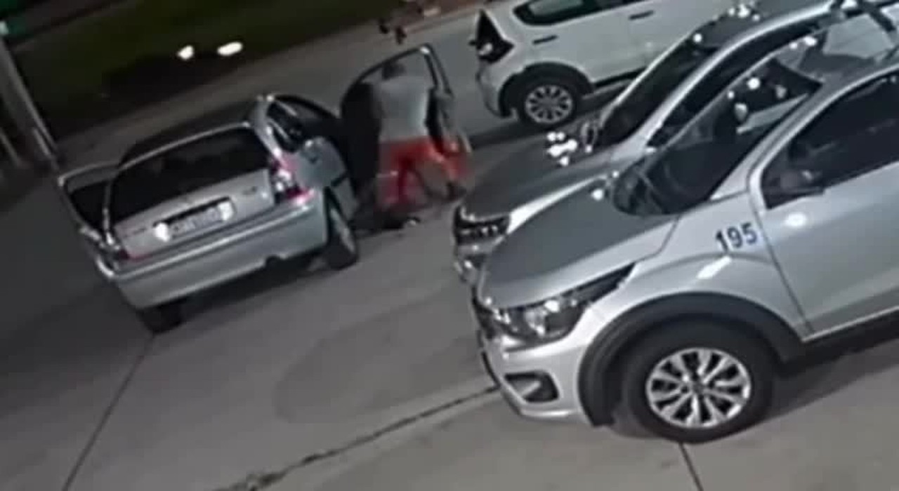 VÍDEO: transexual é agredida por cliente com golpes de facão em posto de gasolina no ES