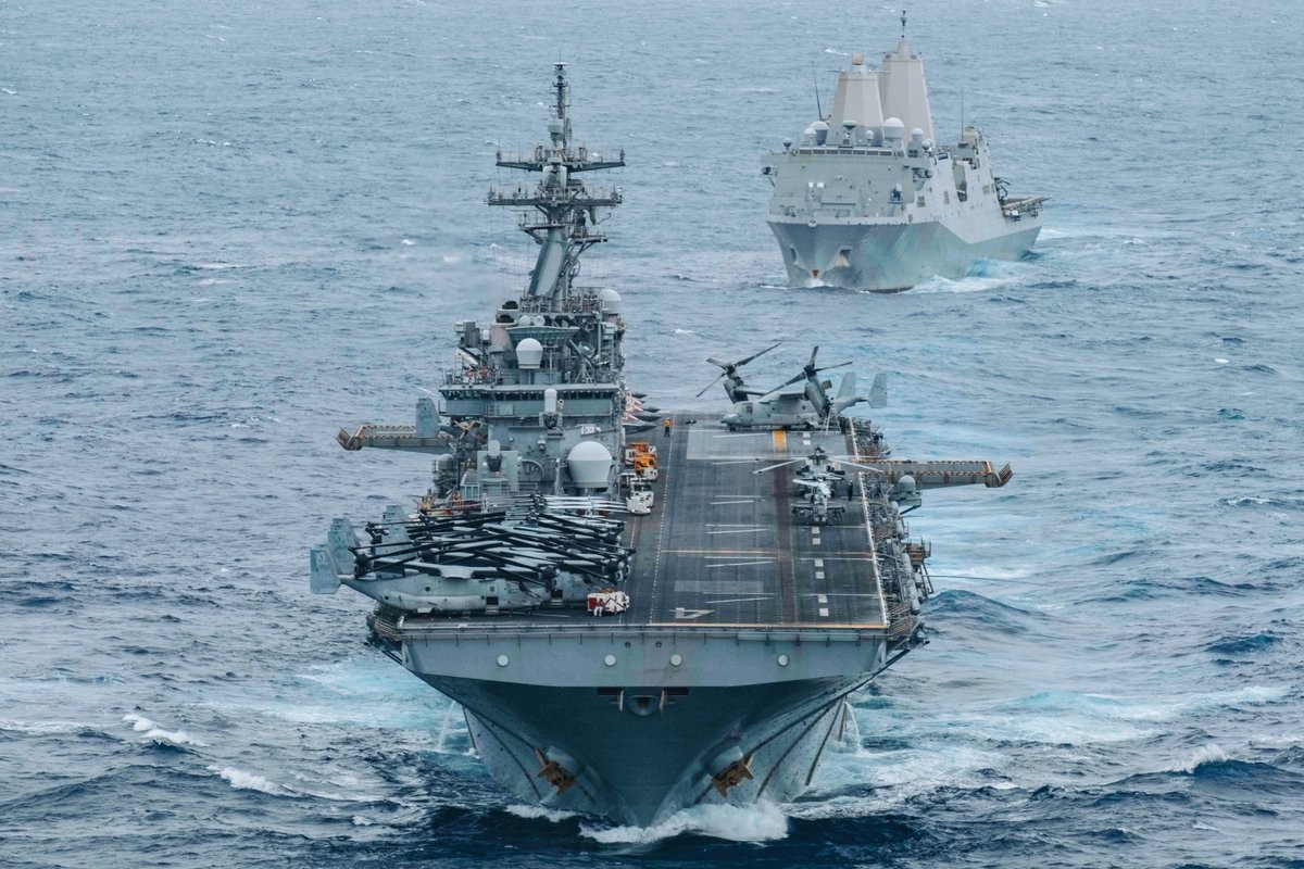 EUA bombardeiam alvos no Irã após navios serem atacados no Estreito de Ormuz