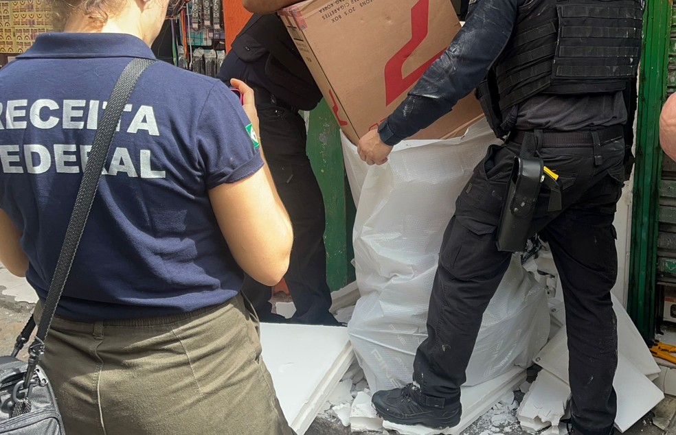 Apreensões no bairro do Alecrim, em Natal — Foto: Vinícius Marinho/Inter TV Cabugi