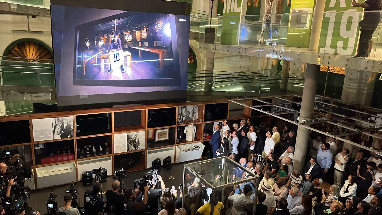 Neymar Pai oficializa compra da marca Pelé; entenda e veja fotos