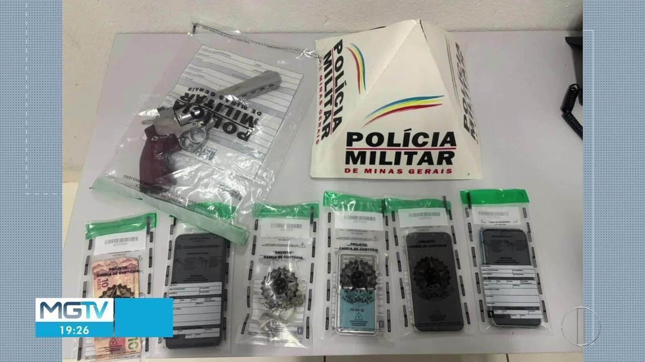 Após entrar em contradição, motorista é preso transportando barras de maconha na MG-202, em Arinos; dois passageiros também foram presos