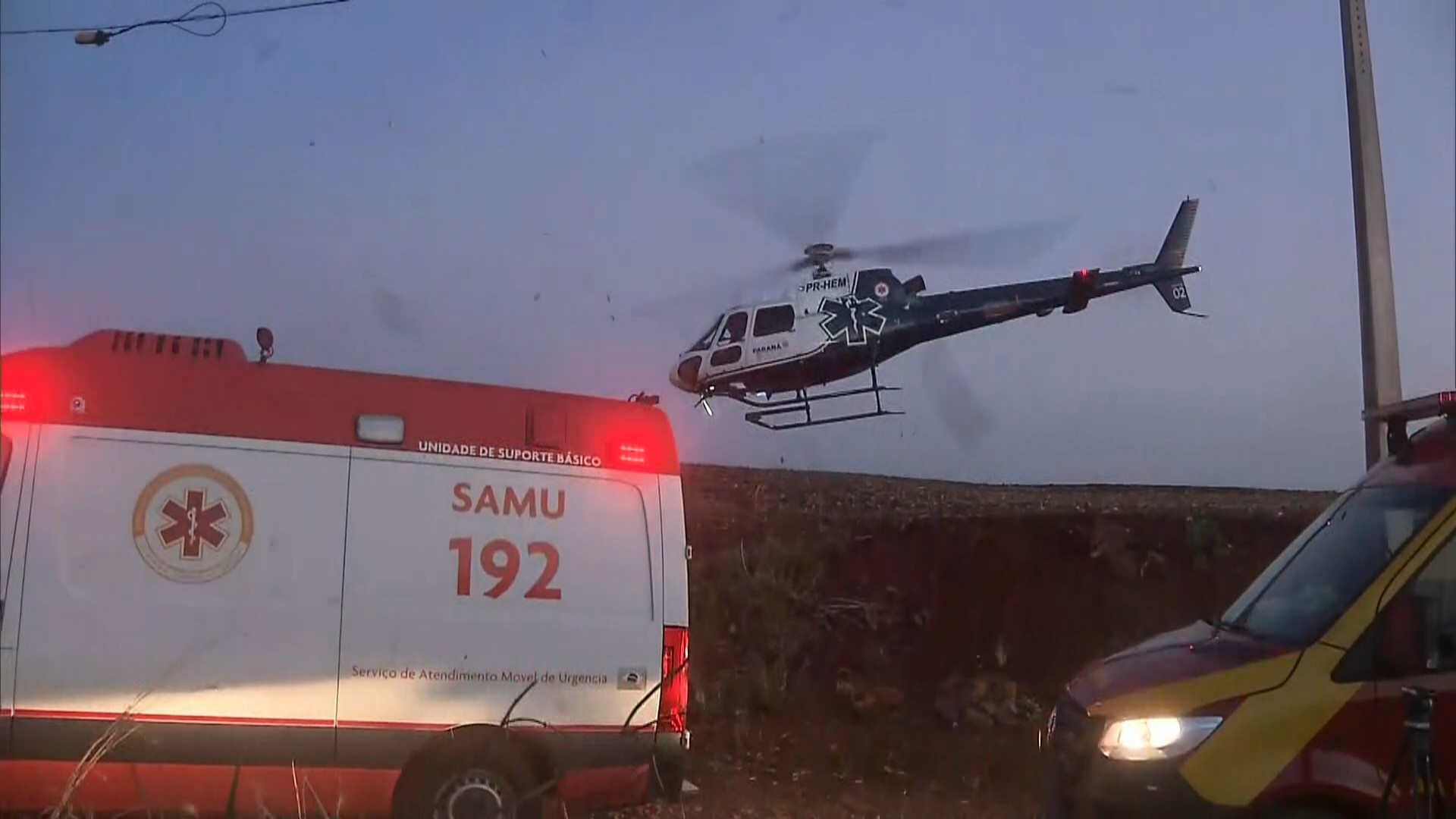 Após carro capotar, criança de 4 anos se solta de cadeirinha e espera por socorro ao lado do veículo no Paraná